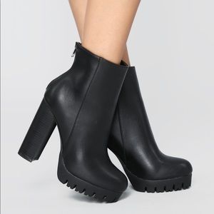 Do the talking bootie- Black